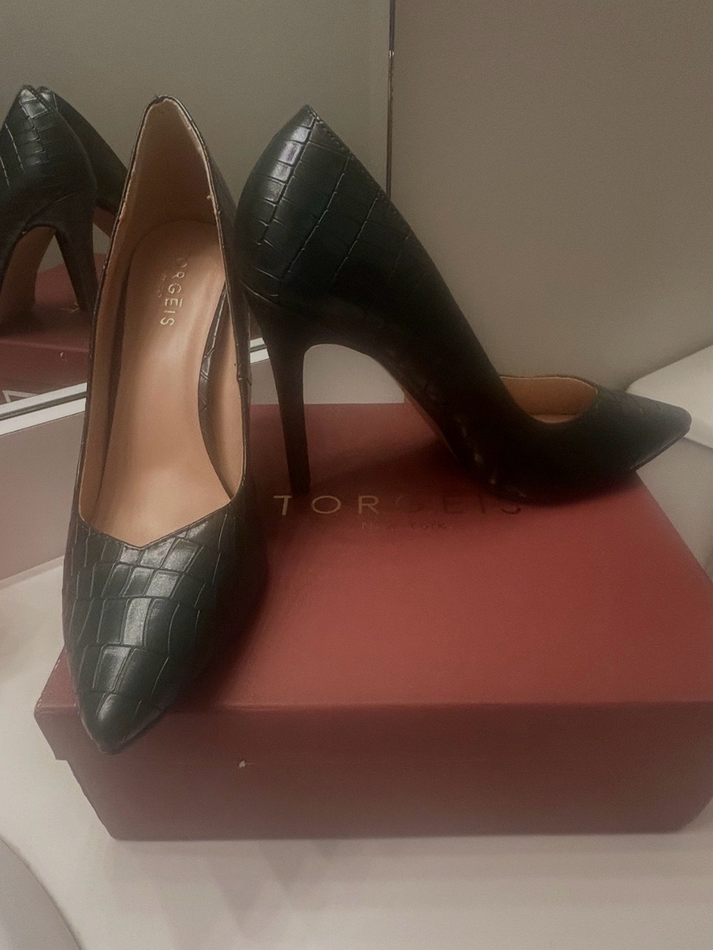 Green Croc Embossed Pointed Toe Pumps